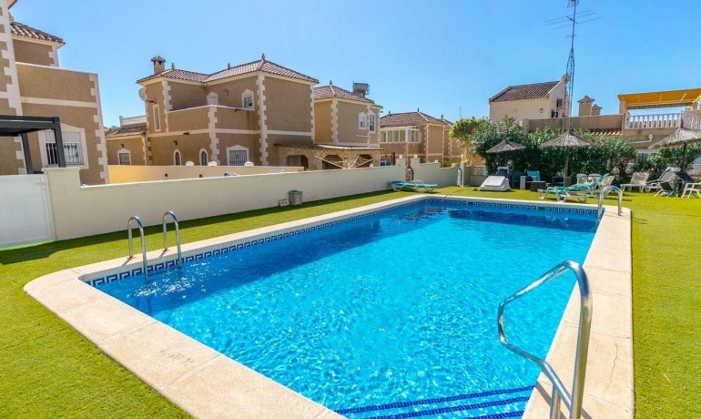 Herverkoop - Villa -
Orihuela Costa* - Villamartin*