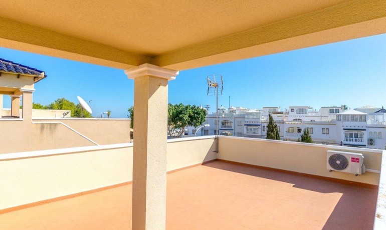 Herverkoop - Villa -
Orihuela Costa* - Villamartin*