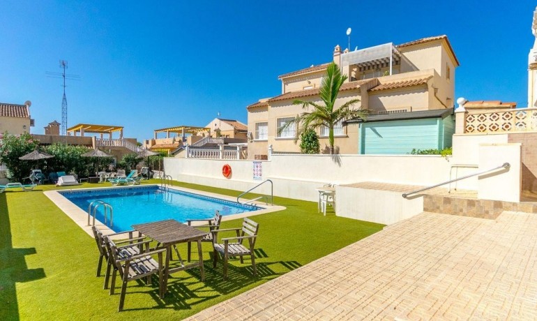 Herverkoop - Villa -
Orihuela Costa* - Villamartin*