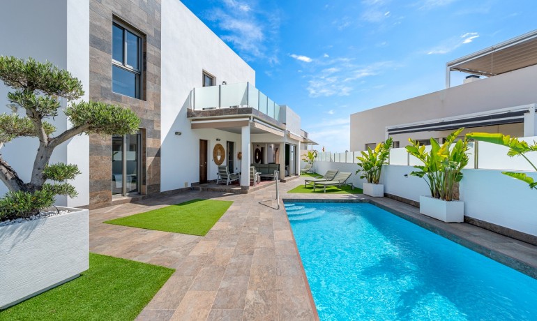 Revente - Villa -
Orihuela Costa* - Pau 8*