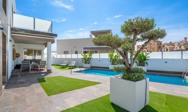 Revente - Villa -
Orihuela Costa* - Pau 8*