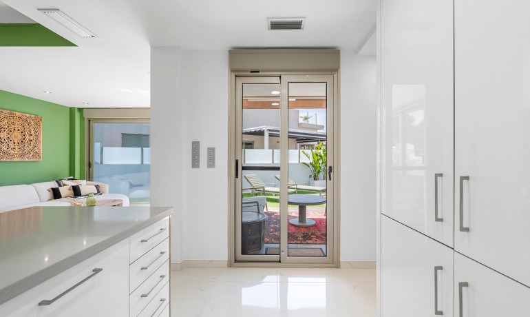 Revente - Villa -
Orihuela Costa* - Pau 8*