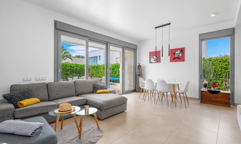 Herverkoop - Villa -
Orihuela* - Vistabella Golf