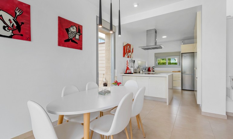 Herverkoop - Villa -
Orihuela* - Vistabella Golf