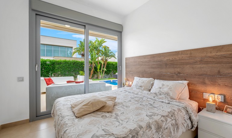 Herverkoop - Villa -
Orihuela* - Vistabella Golf