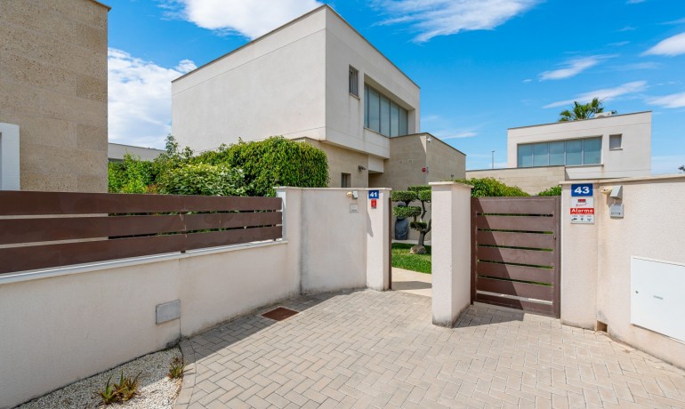 Herverkoop - Villa -
Orihuela* - Vistabella Golf