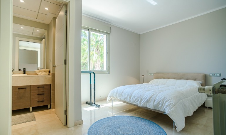 Herverkoop - Villa -
San Miguel de Salinas* - Las Colinas Golf