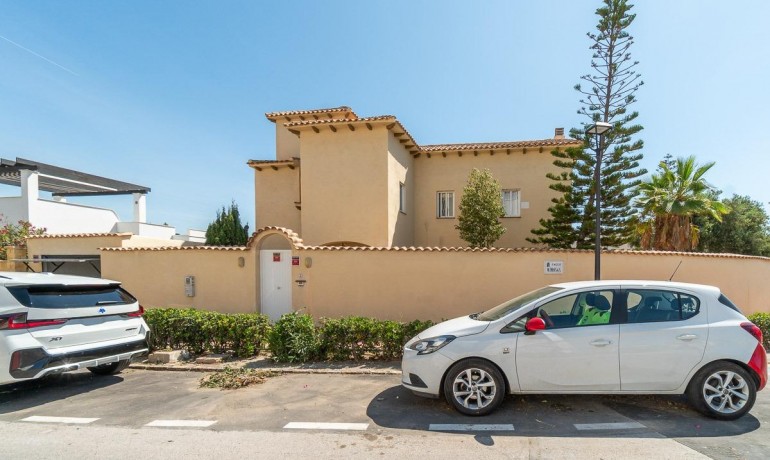 Herverkoop - Villa -
Torrevieja* - La Mata