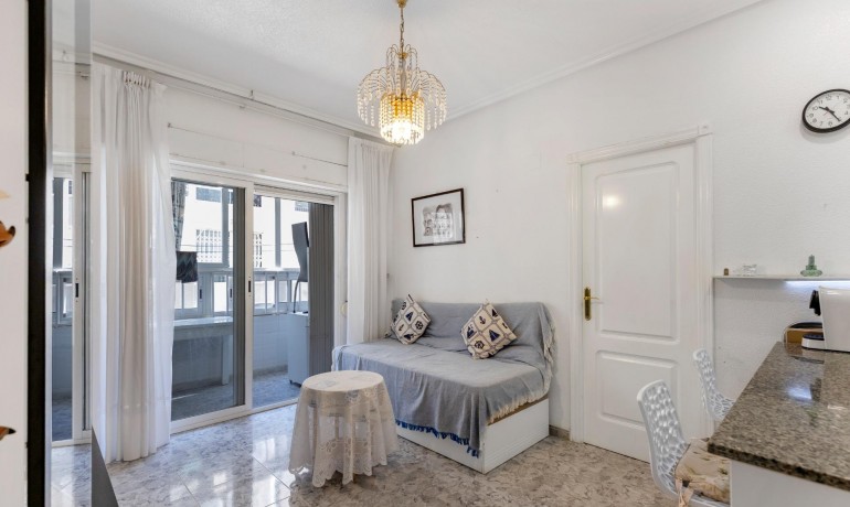 Venta - Apartamento / piso -
Torrevieja - Centro - Muelle Pesquero