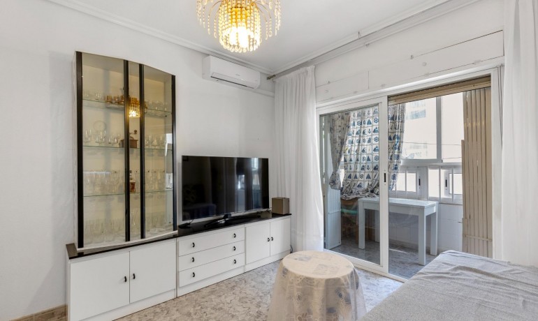 Venta - Apartamento / piso -
Torrevieja - Centro - Muelle Pesquero