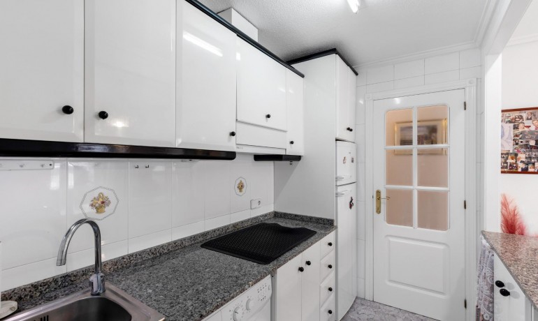 Venta - Apartamento / piso -
Torrevieja - Centro - Muelle Pesquero