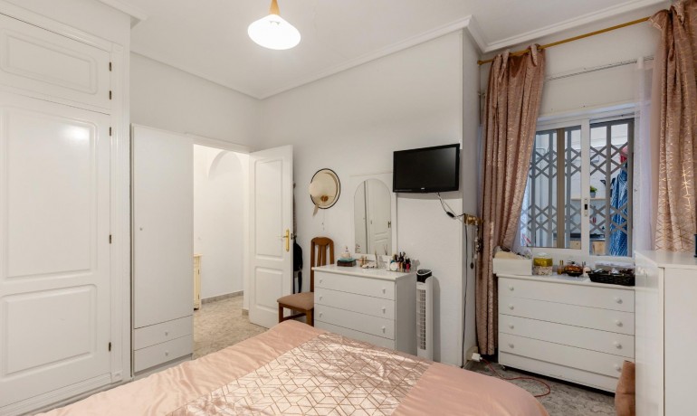 Venta - Apartamento / piso -
Torrevieja - Centro - Muelle Pesquero