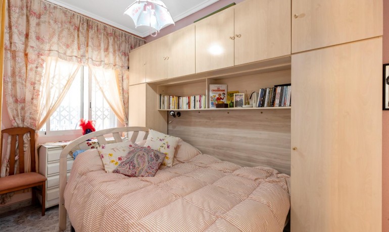 Venta - Apartamento / piso -
Torrevieja - Centro - Muelle Pesquero