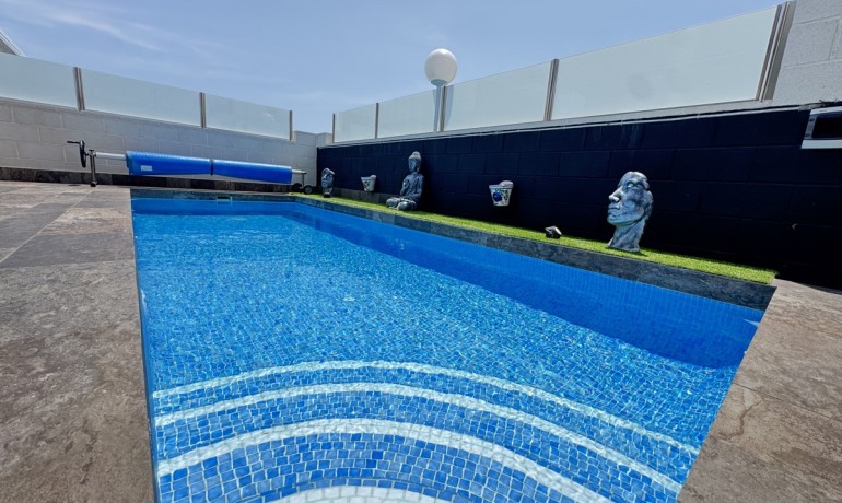 Herverkoop - Villa -
Villamartin