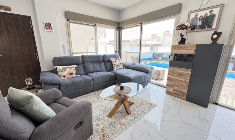 Herverkoop - Villa -
Villamartin