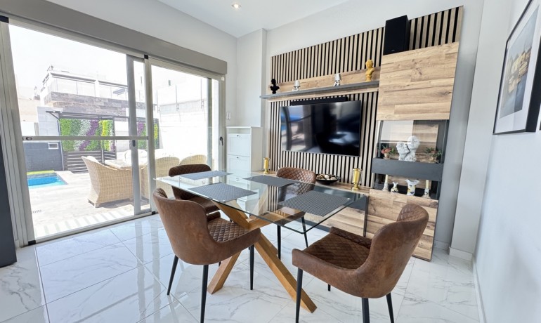 Herverkoop - Villa -
Villamartin