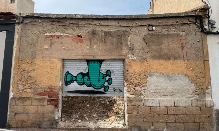 Herverkoop - Plot -
Torrevieja* - Centro