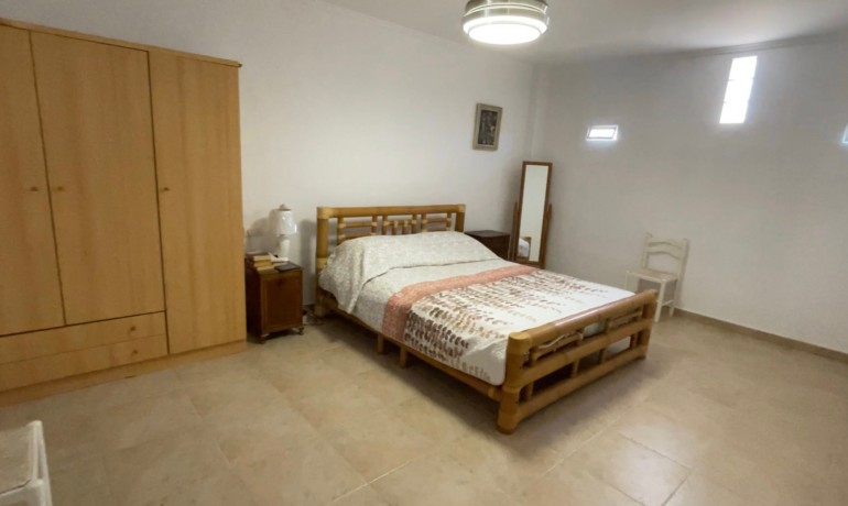 Revente - Villa -
Daya Nueva