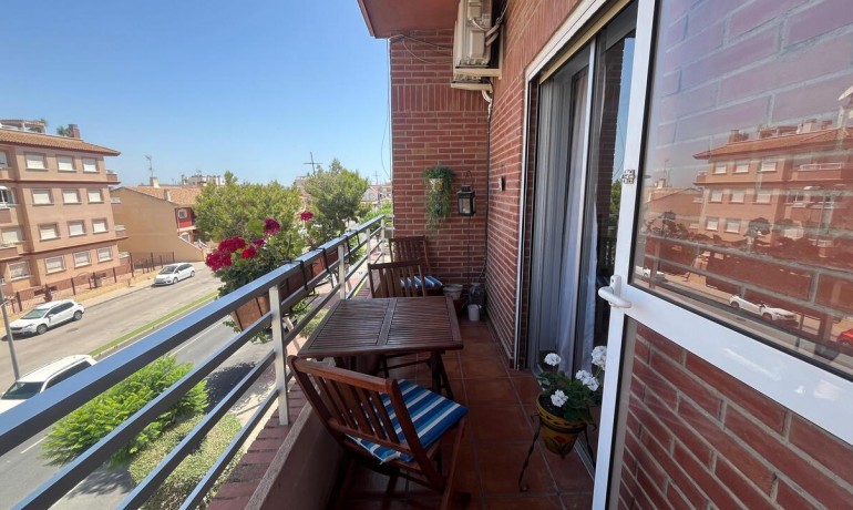 Venta - Apartamento / piso -
Algorfa