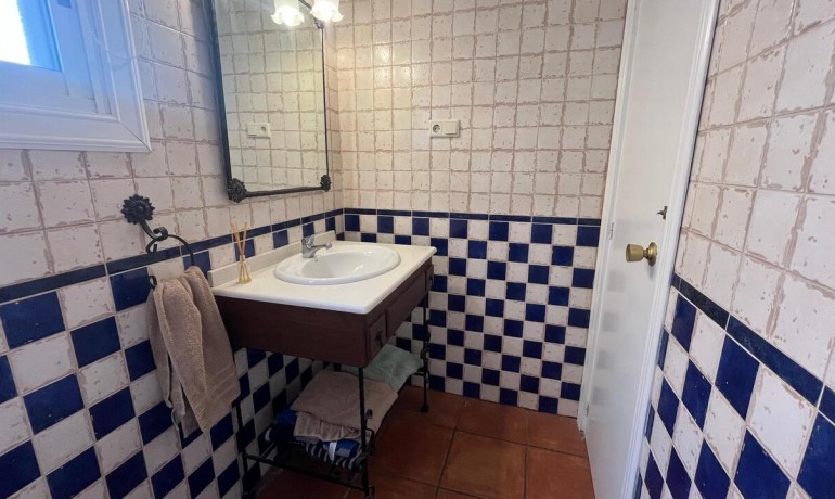 Venta - Apartamento / piso -
Algorfa