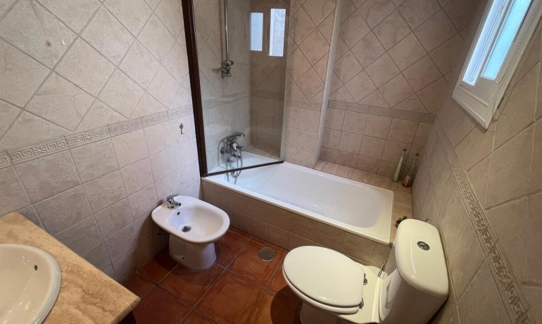 Venta - Apartamento / piso -
Algorfa
