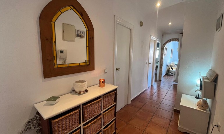 Venta - Apartamento / piso -
Algorfa