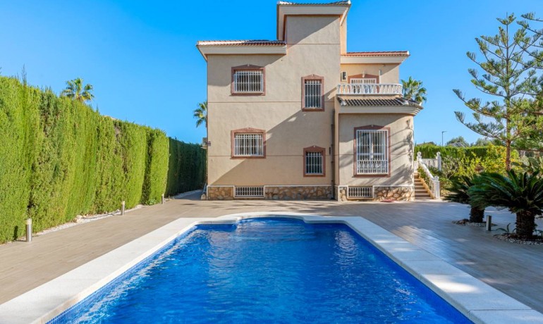 Venta - Villa -
Ciudad Quesada - Doña Pepa