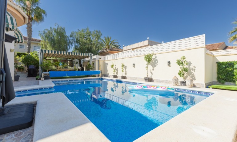 Herverkoop - Villa -
Benijofar* - Benijofar - Village