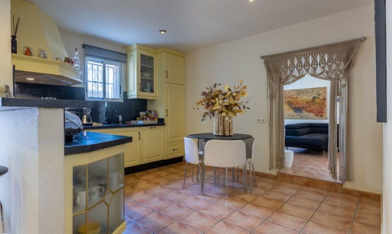 Herverkoop - Villa -
Benijofar* - Benijofar - Village