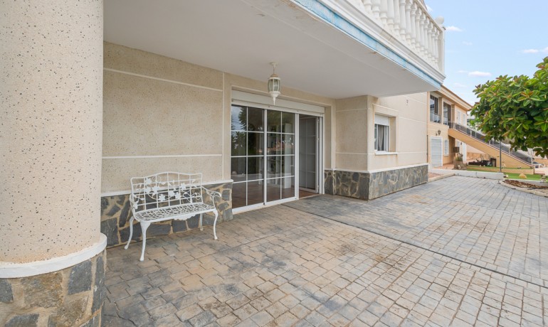 Venta - Villa -
Algorfa