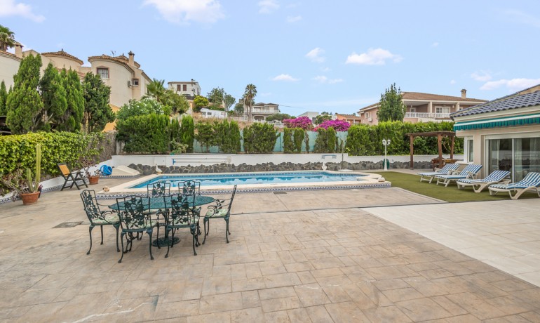 Venta - Villa -
Algorfa