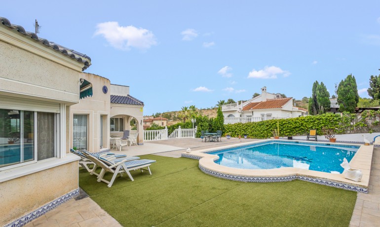 Venta - Villa -
Algorfa