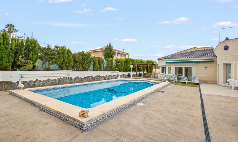 Venta - Villa -
Algorfa