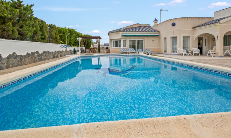 Venta - Villa -
Algorfa