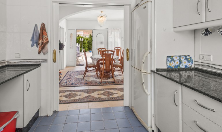 Venta - Villa -
Algorfa