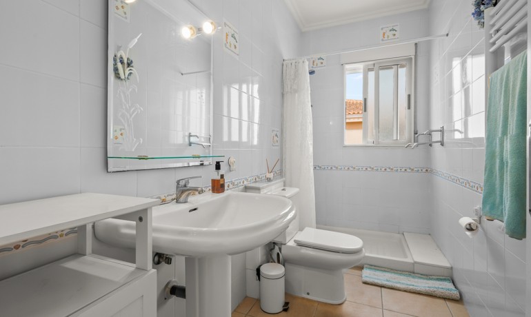 Venta - Villa -
Algorfa