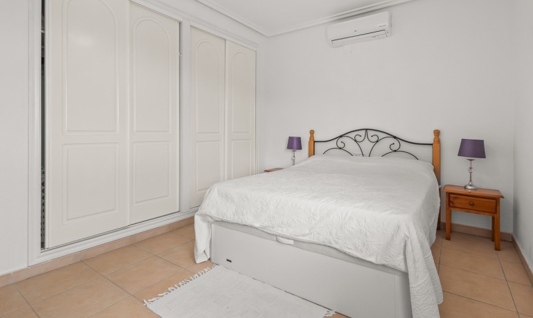 Venta - Villa -
Algorfa