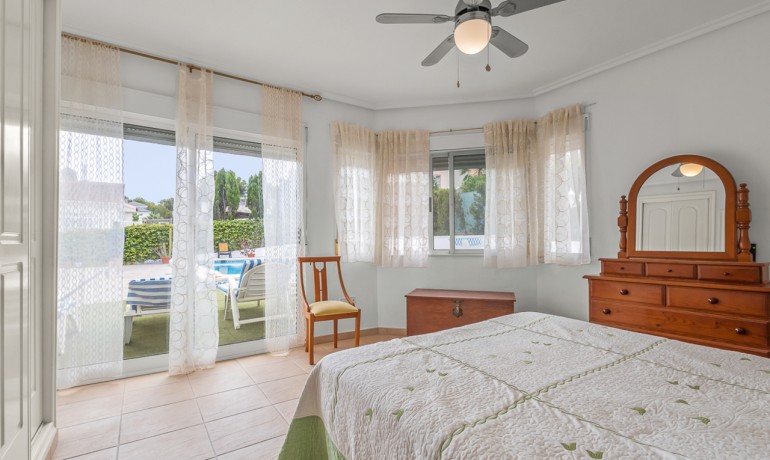 Venta - Villa -
Algorfa