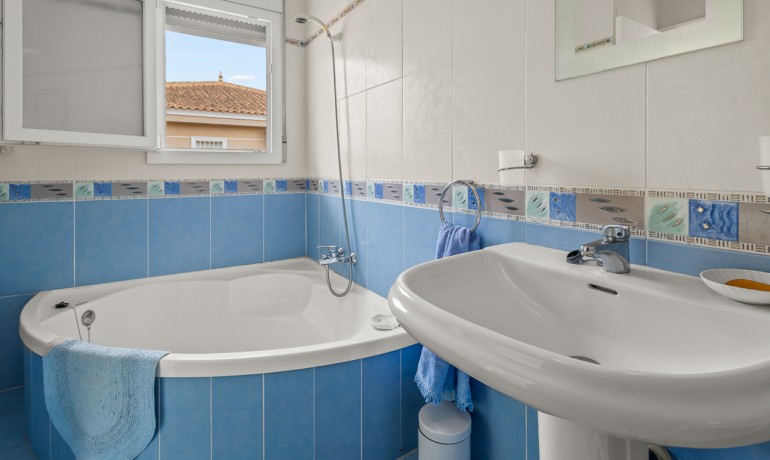 Venta - Villa -
Algorfa