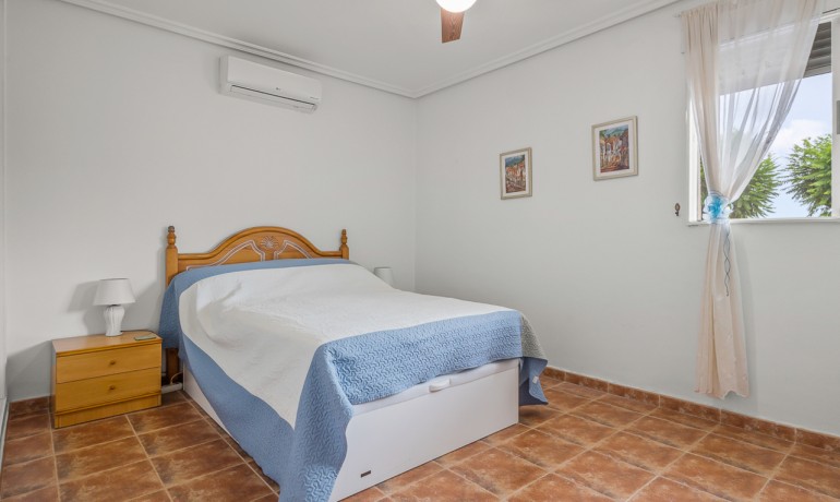 Venta - Villa -
Algorfa