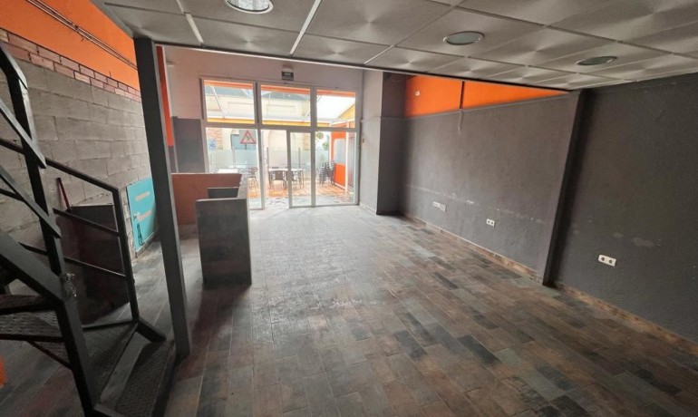 Herverkoop - Reclame -
Algorfa* - La Finca Golf Resort