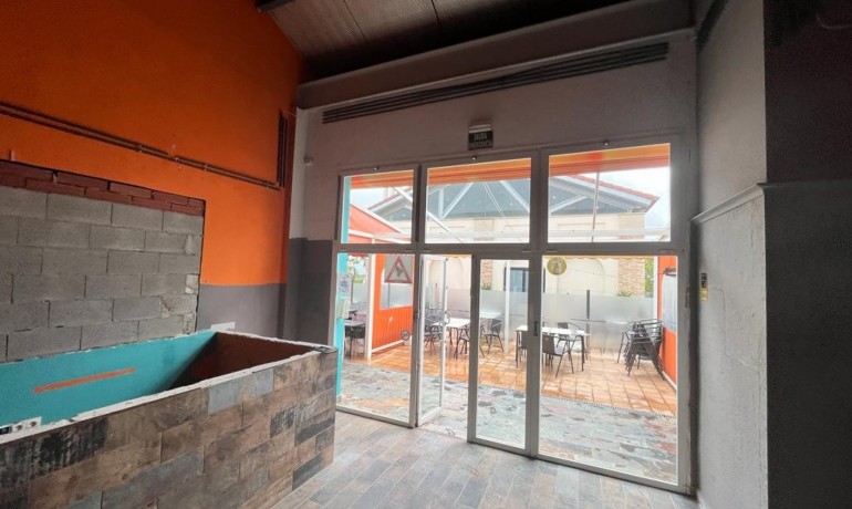 Herverkoop - Reclame -
Algorfa* - La Finca Golf Resort