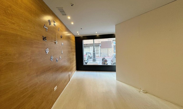 Herverkoop - Reclame -
Guardamar del Segura* - Centro