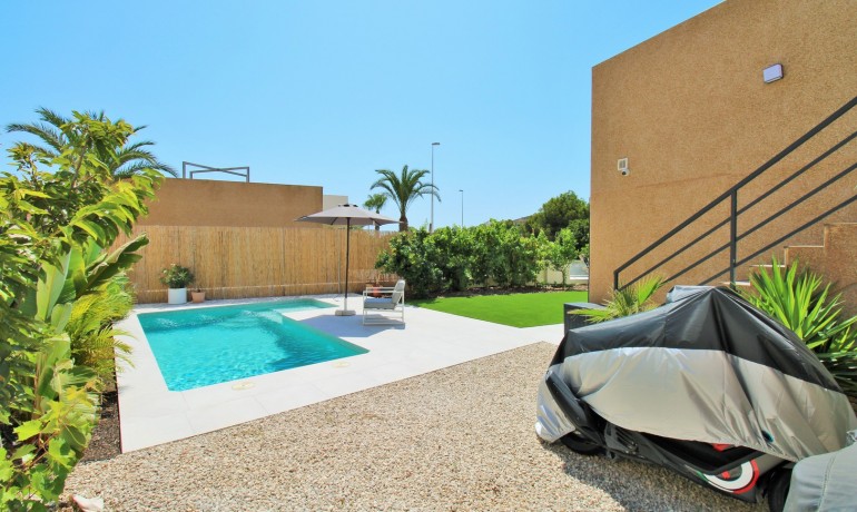 Venta - Villa -
La Zenia