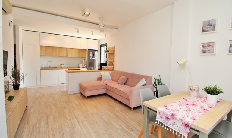 Venta - Villa -
La Zenia