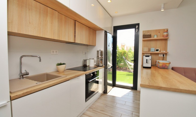 Venta - Villa -
La Zenia