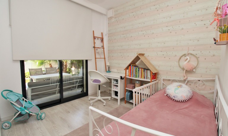 Venta - Villa -
La Zenia