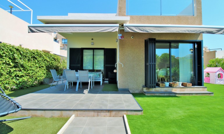 Venta - Villa -
La Zenia