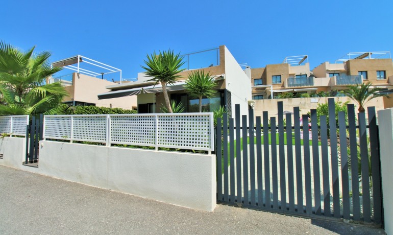 Venta - Villa -
La Zenia