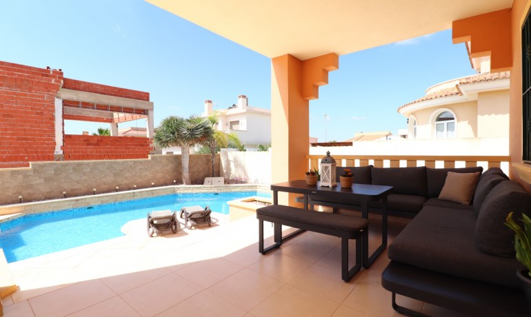 Venta - Villa -
Ciudad Quesada - La Fiesta